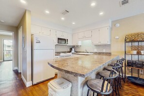 Fridge, microwave, oven, stovetop - Cozy coastal condo with a loft, shared pool and beach access (Panama City Beach)