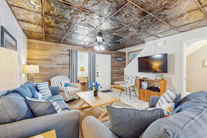 TV, offices - Stunning sunlit townhome with pool, balcony, & AC - near beaches & boardwalks (Panama City Beach)