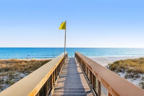 Beach nearby - Spacious Condo with Balcony in Navarre Beach with Shared Pool (Navarre Beach)