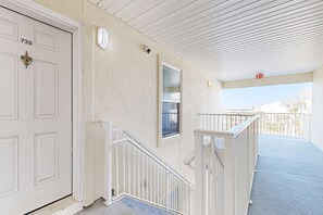 Interior - Spacious Condo with Balcony in Navarre Beach with Shared Pool (Navarre Beach)