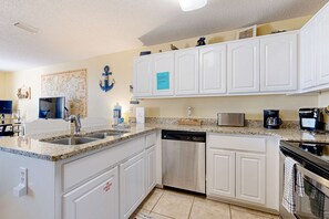 Fridge, microwave, oven, stovetop - Spacious Condo with Balcony in Navarre Beach with Shared Pool (Navarre Beach)