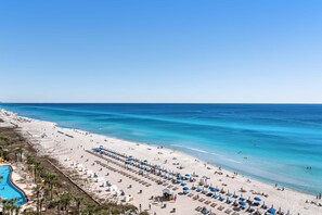 On the beach - Cozy Calypso condo with balcony & view of the Gulf & Pool (Panama City Beach)