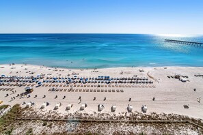 On the beach - Cozy Calypso condo with balcony & view of the Gulf & Pool (Panama City Beach)