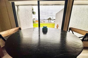 Dining - Gorgeous coastal villa, spacious w full kitchen and close to everything (Panama City Beach)