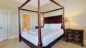 Tabla de planchar con plancha, wifi y ropa de cama