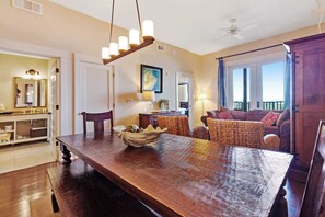 Televisión, reproductor de DVD y estéreo 