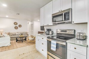 Fridge, microwave, oven, stovetop - Dog-friendly home with pool, patio, full kitchen, & W/D - in a great location (Gulf Breeze)