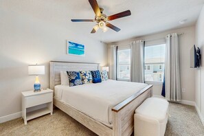 3 bedrooms, desk, iron/ironing board, travel cot - Beautiful townhouse with plenty of space, full kitchen & close to beach (Gulf Breeze)