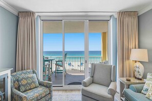 TV, offices - Enchanting oceanfront condo with pool, balcony, fitness area, & washer&dryer (Fort Walton Beach)
