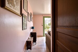 Interior - Holiday Home 'Les Cigales' with Private Terrace, Wi-Fi and Air Conditioning (Cassis)
