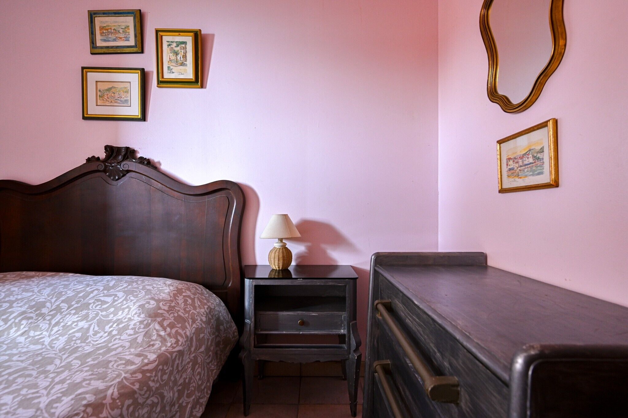 1 habitación, tabla de planchar con plancha, wifi y ropa de cama 