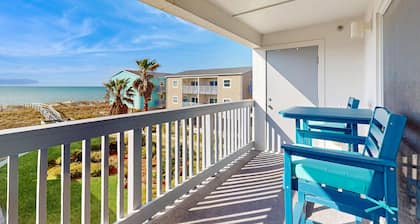 Gorgeous coastal home with plenty of space and easy beach access