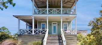Coastal cottage with private W&D, WiFi, and shared pool