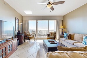 TV, DVD player, offices - Bright & sleek condo w/shared pool, fitness center, grill area - water views (Destin)