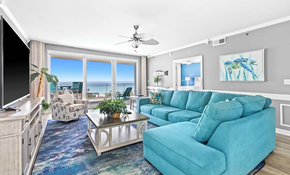 TV, offices - Stylish beach condo with gulf views, shared pool, gym & WiFi - walk to the beach (Destin)