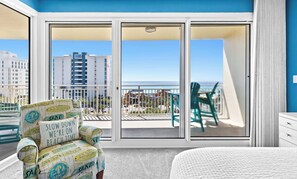 3 bedrooms, iron/ironing board, WiFi, bed sheets - Stylish beach condo with gulf views, shared pool, gym & WiFi - walk to the beach (Destin)