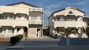 A two-story residential building with a balcony, a garage, and a gated entrance. - Apartment Lavaran 4 in Vir (Vir)