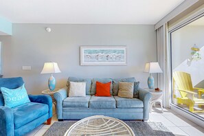 TV, DVD player, offices - Elegant condo w/sweeping gulf views, shared pools, snack bar & grill area (Destin)