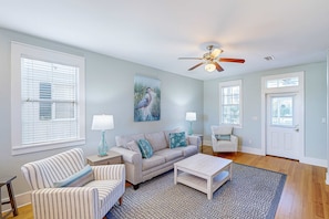 TV, DVD player, offices - Dog-friendly home with hot tub - beach access one mile away (Port St. Joe)