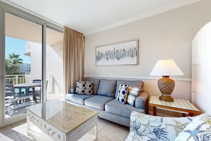 TV, DVD player, offices - Island condo with pool, Gulf-view balcony, lazy river, beach access, & bunk beds (Fort Walton Beach)