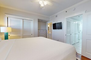 1 bedroom, iron/ironing board, WiFi, bed sheets - Island condo with pool, Gulf-view balcony, lazy river, beach access, & bunk beds (Fort Walton Beach)