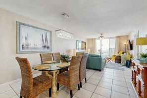 Dining - Coastal condo with Sound and Gulf views, washer and dryer, Wifi (Destin)
