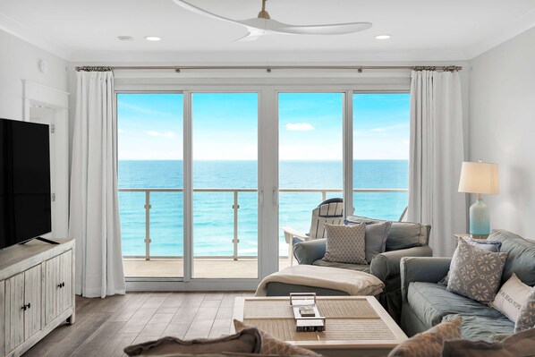 TV, offices - Gulf-front gem with pool, hot tub, beach access, balcony & panoramic view (Destin)
