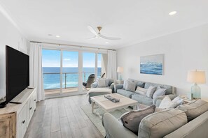 TV, offices - Gulf-front gem with pool, hot tub, beach access, balcony & panoramic view (Destin)