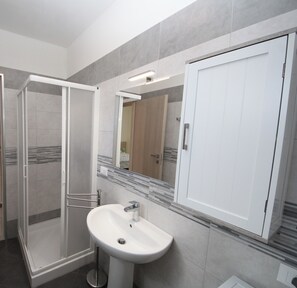 Apartment, 2 Bedrooms, Garden View | Bilik Mandi
