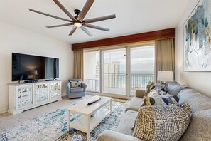 TV, DVD player, offices - Condo w/ beach access, gulf views & pool - snowbird friendly! (Destin)