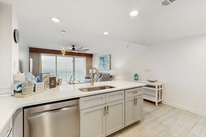 Interior - Condo w/ beach access, gulf views & pool - snowbird friendly! (Destin)