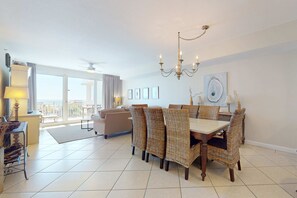Interior - Magnificent waterfront condo w/private balcony, shared pool, gym, & snack bar (Destin)