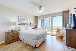 3 bedrooms, iron/ironing board, WiFi, bed sheets - Magnificent waterfront condo w/private balcony, shared pool, gym, & snack bar (Destin)