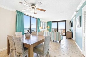 Dining - 4th Floor Welcoming Condo, On-site pool w/ bar & restaurant (Destin)