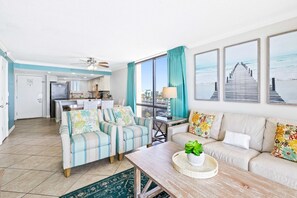 TV, DVD player, offices - 4th Floor Welcoming Condo, On-site pool w/ bar & restaurant (Destin)