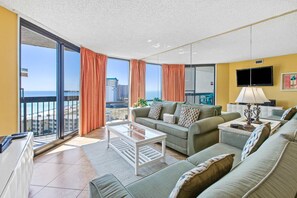 TV, DVD player, offices - Open Unit, On-site pool w/ hot tub/splash pad, Restaurant/bar, water view (Destin)