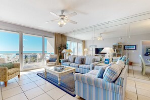 TV, DVD player, offices - Sleek beach condo w/water views & shared facilities for guest use (Destin)