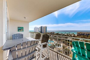 Outdoor dining - Gorgeous, beachfront condo with view of the gulf plus a pool (Destin)