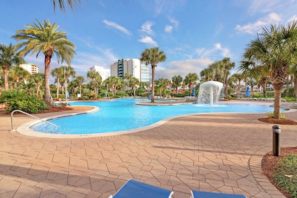 Pool - Gorgeous, beachfront condo with view of the gulf plus a pool (Destin)