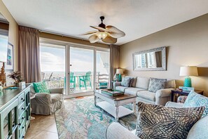 TV, DVD player, offices - Gorgeous, beachfront condo with view of the gulf plus a pool (Destin)