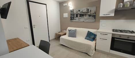 Apartment, 1 Bedroom, Garden View | Living room