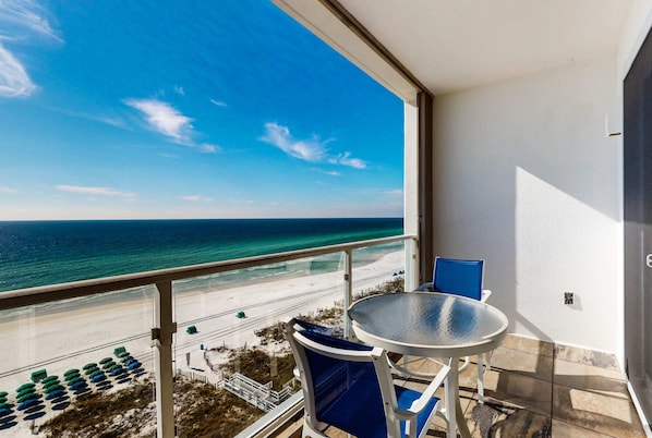 Property grounds - Seaside escape with water view, balcony, pool, pool spa & gym access (Destin)