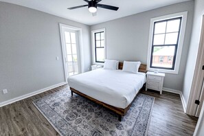6 bedrooms, iron/ironing board, WiFi, bed sheets - Dog-friendly home with two full kitchens, balcony, AC, washers & dryers (Port St. Joe)