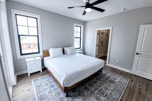 6 bedrooms, iron/ironing board, WiFi, bed sheets - Dog-friendly home with two full kitchens, balcony, AC, washers & dryers (Port St. Joe)