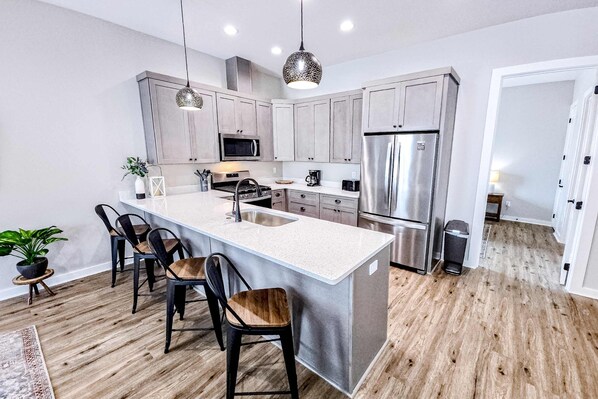 Fridge, microwave, oven, stovetop - Dog-friendly home with two full kitchens, balcony, AC, washers & dryers (Port St. Joe)