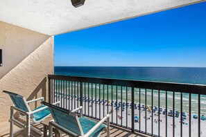Property grounds - 14th Floor Welcoming Condo, On-site restaurant, Multiple pools w/ splash pad (Destin)