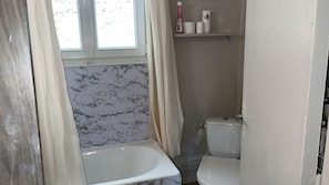 Haartrockner, Handtücher, Toilettenpapier