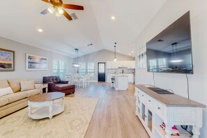 TV, offices - Serene home with grill, patio, deck, & kitchen - snowbird friendly (Mexico Beach)