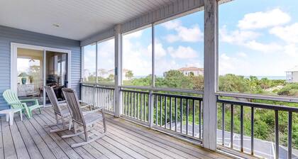 Dog-friendly home near the beach with private pool & gym