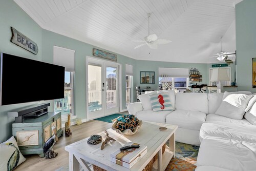 Updated beach house with unobstructed gulf views, large deck & outdoor shower